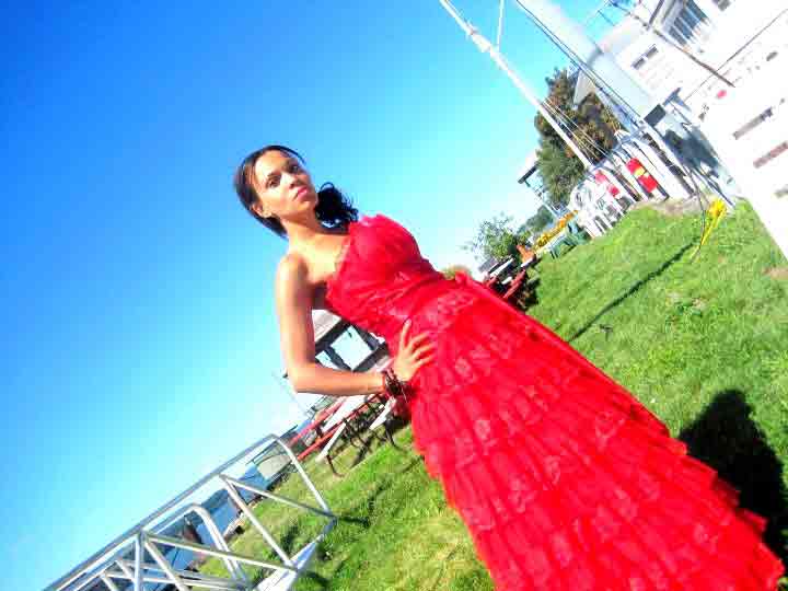 1-(2)-angienewlook-estilista-de-moda-madrid-personal-shopper-madrid-angie-reyn-moda-mujer-blogger-estilo-style-que-me-pongo-vestido-rojo-largo