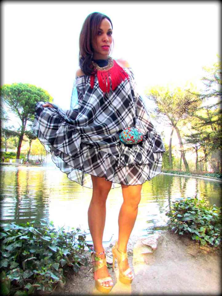 denny rose vestido-dress-mary paz metallic sandals-frindges necklace-moda mujer-estilo-fashion-style-angie-angienewlook-angie reyn-color blocking