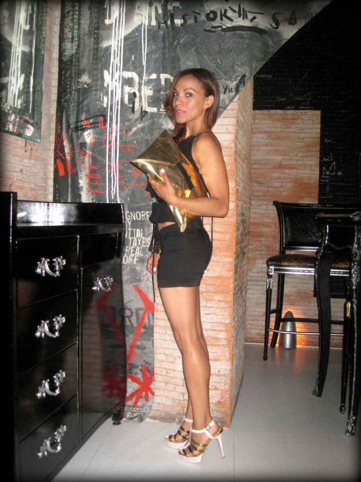 angienewlook-angie-reyn-ramses-madrid-total-black-brunch-que-me-pongo-what-to-wear-short-moda-fashion-blog-dkny-short-y-top-transparente