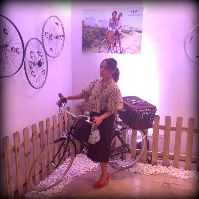 open day-muy personal-angie-angie reyn-angienewlook-naughty dog-prints-tendencias otono invierno 2015-moda-mujer-estilo-bryant park comunicacion-culottes-sinela shoes-furla minibag-daniel wellington-a