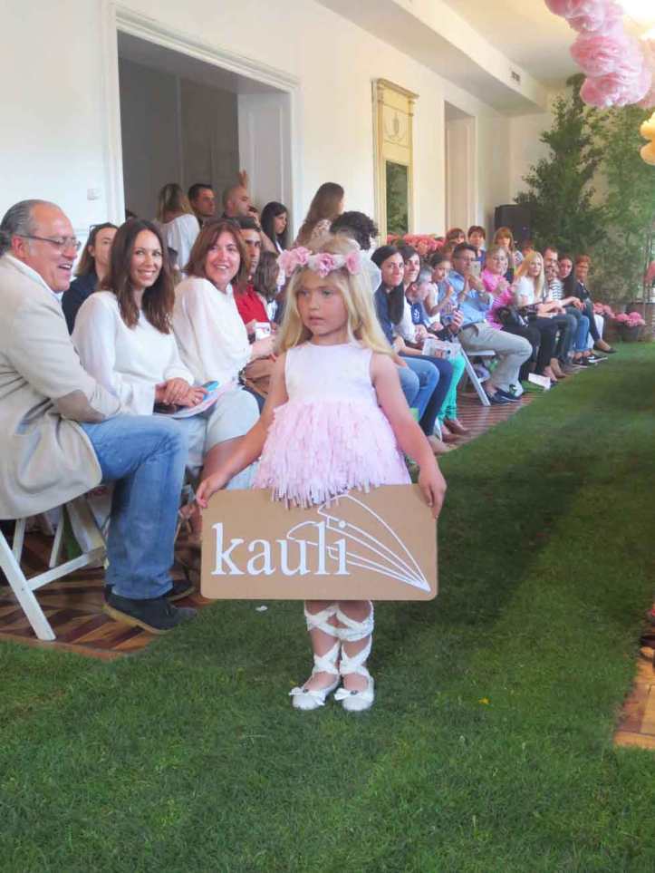 petite-style-petite-style-walking-madrid-petite-walking-angienewlook-blogger-estilo-fashion-blog-madrid--pink-and-black-angie-reyn-what-to-wear-missnewlook-desfile-de-niños-kauli