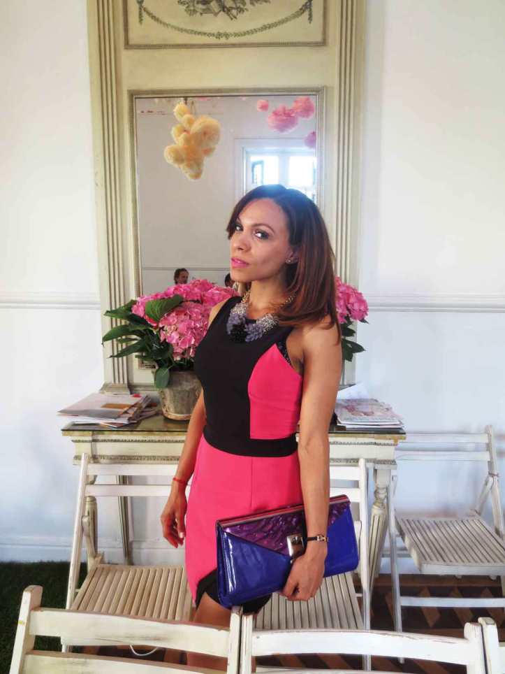 petite-style-petite-style-walking-madrid-petite-walking-angienewlook-blogger-estilo-fashion-blog-madrid--pink-and-black-angie-reyn-what-to-wear-missnewlook-palacio-santa-barbara-estilo-evento