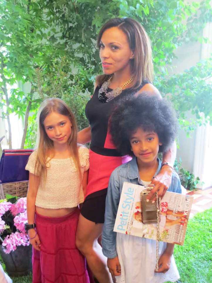 petite-style-petite-style-walking-madrid-petite-walking-angienewlook-blogger-estilo-fashion-blog-madrid--pink-and-black-angie-reyn-what-to-wear-missnewlook-palacio-santa-barbara-happy-kids