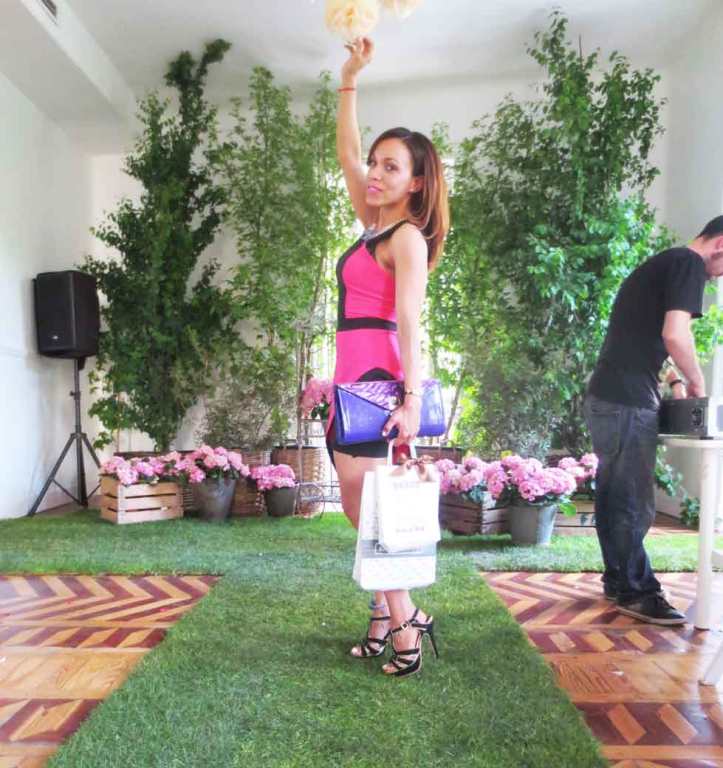 petite-style-petite-style-walking-madrid-petite-walking-angienewlook-blogger-estilo-fashion-blog-madrid--pink-and-black-angie-reyn-what-to-wear-missnewlook-palacio-santa-barbara