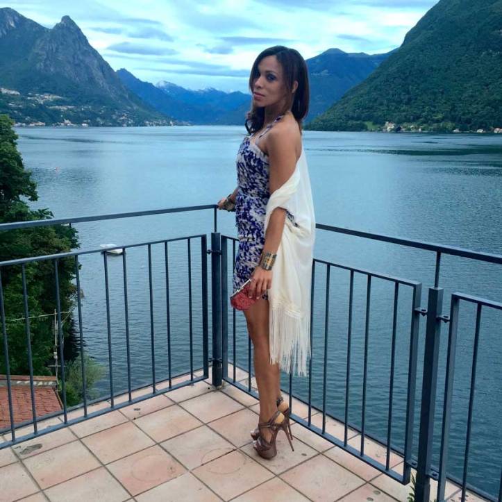 switzerland-suiza-lugano-stripes-top-rayas-denny-rose-angie-reyn-falda-de-cuero-gafas-prada-fashion-blogger-personal-shopper-madrid-vestido-de-rayas-sombrero-oysho-casadei