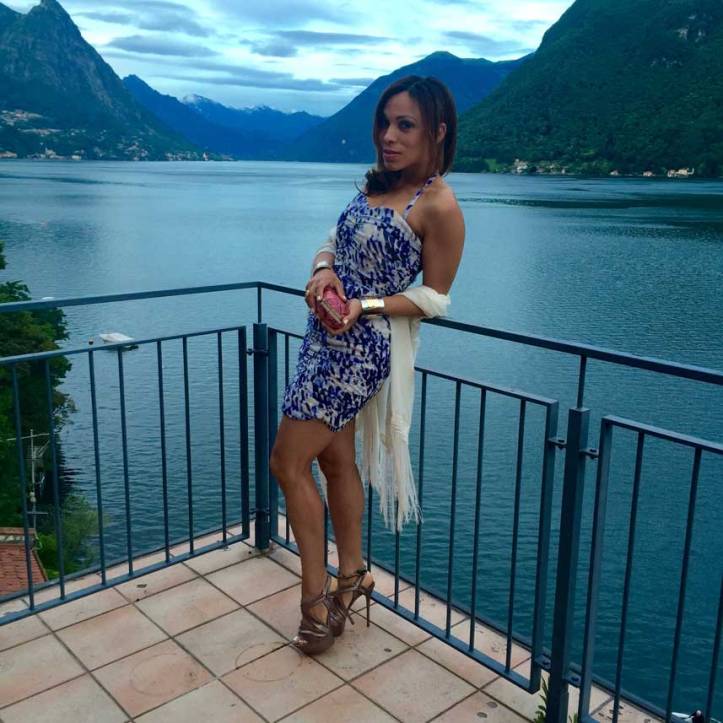 switzerland-suiza-lugano-stripes-top-rayas-denny-rose-angie-reyn-falda-de-cuero-gafas-prada-fashion-blogger-personal-shopper-madrid-vestido-de-rayas-sombrero-oysho-lugano-lake