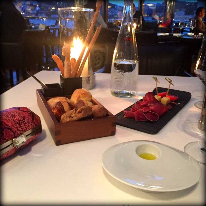 switzerland-suiza-lugano-stripes-top-rayas-denny-rose-angie-reyn-falda-de-cuero-gafas-prada-fashion-blogger-personal-shopper-madrid-vestido-de-rayas-sombrero-oysho-seven-restaurant