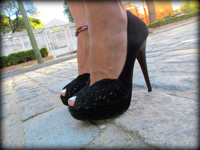 angienewlook-angie reyn-angie-zapatos zara-peep toes-sexy woman chaleco-flecos-personal shopper madrid-tacones-tienda online-complementos missnewlook