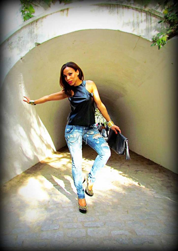 sexy-woman-jeans-pantalon-sexy-women-ripped-jeans-vince-camuto-tacones-high-heels-angie-r-angienewlook-angie-reyn-top-leather-personal-shopper-madrid