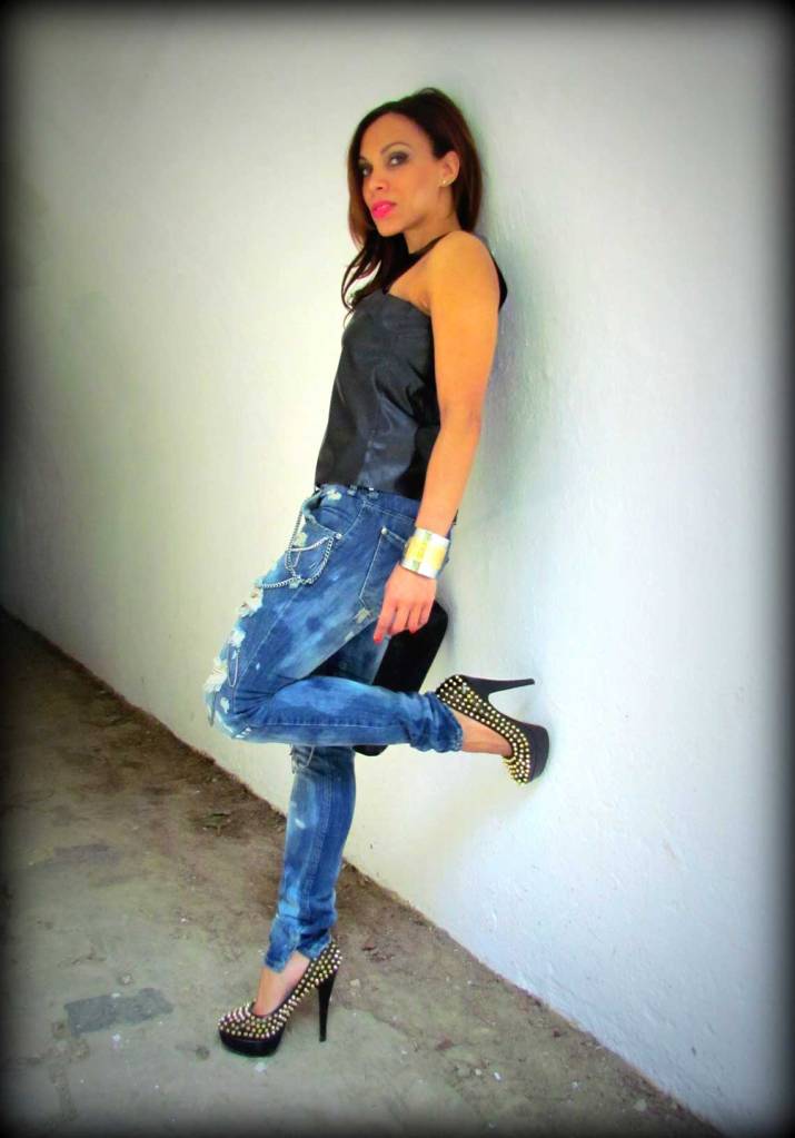 sexy-woman-jeans-pantalon-sexy-women-ripped-jeans-vince-camuto-tacones-high-heels-angie-r-angienewlook-angie-reyn-top-leather