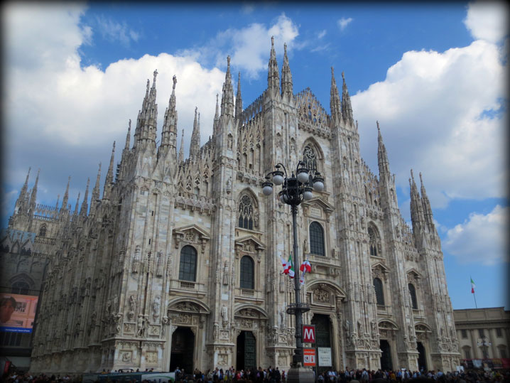 switzerland-suiza-lugano-stripes-top-rayas-denny-rose-angie-reyn-falda-de-cuero-gafas-prada-fashion-blogger-personal-shopper-madrid-vestido-de-rayas-sombrero-duomo milano-