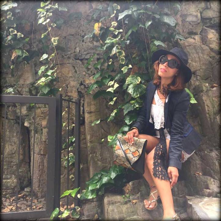 switzerland-suiza-lugano-stripes-top-rayas-denny-rose-angie-reyn-falda-de-cuero-gafas-prada-fashion-blogger-personal-shopper-madrid-vestido-de-rayas-sombrero-fashion-is-attitude