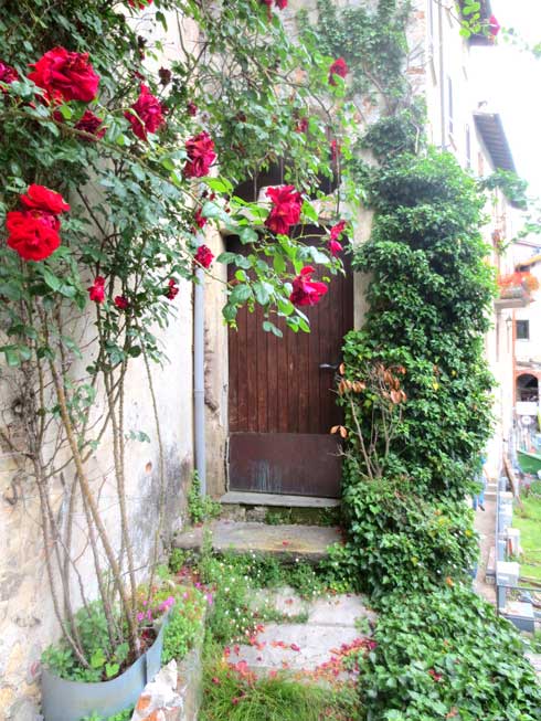 switzerland-suiza-lugano-stripes-top-rayas-denny-rose-angie-reyn-falda-de-cuero-gafas-prada-fashion-blogger-personal-shopper-madrid-vestido-de-rayas-sombrero-oysho-suiza