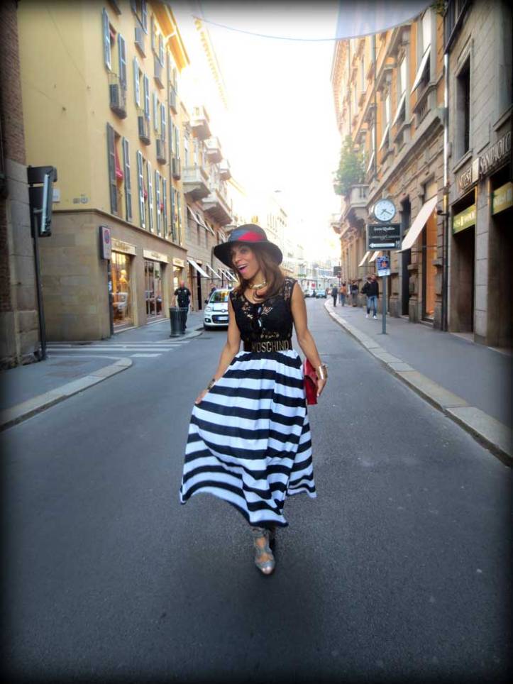switzerland-suiza-lugano-stripes-top-rayas-denny-rose-angie-reyn-falda-de-cuero-gafas-prada-fashion-blogger-personal-shopper-madrid-vestido-de-rayas-sombrero-oysho-via-montenapoleone