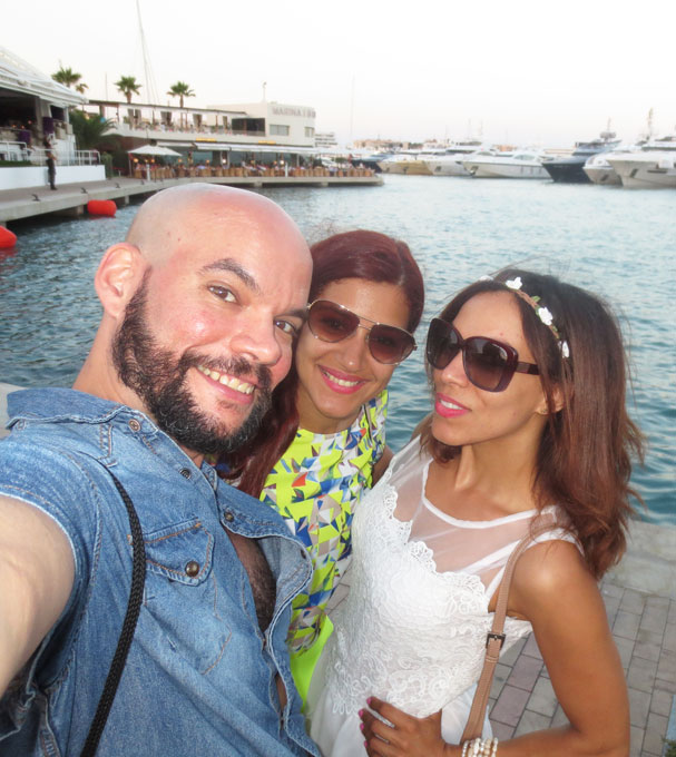 angienewlook-angie-reyn-adlib-ibiza-isla-pitiusa-crown-flower-crown-headpiece-la-marina-platform-wedges-sandalias-mary-paz-white-dress-vestido-blanco-arquimedes-llorens-designer