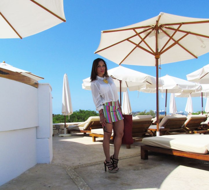 destino-pacha-ibiza-resort-santa-eulalia-isla-pitiusa-angienewlook-angie-reyn-estilista-de-moda-fashion-stylist-stripe-skirt-falda-de-rayas-camisa-blanca