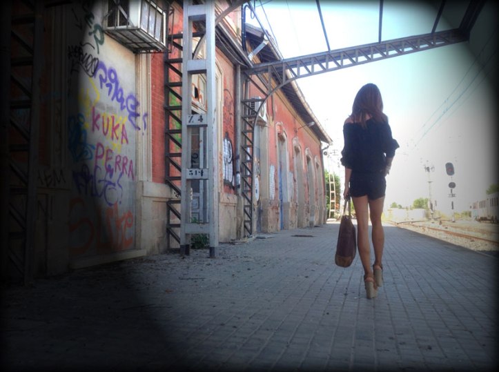 total-black-outfit-look-aldos-shoes-purificacion-garcia-missoni-sunglasses-angienewlook-angie-reyn-weekend-inspiration-style-shirt-grafittis