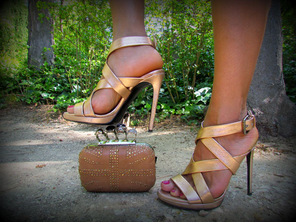 vestido-lentejuelas-sequin-dress-estilo-jlo-marcos-souza-brazilian-designer-angienewlook-angie-reyn-sandalias-dolce-gabbana-sandals-blogger-missnewlook-estilo-tendencias-manicure-rosa