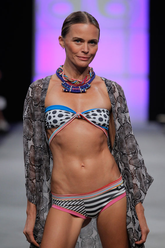 Bloomers&Bikini_mfshow-ss2016-angienewlook-angie-reyn-front-row-moda-baño-swimwears-laura-sanchez-modelo-veronica-blume-models-tresemme-spain