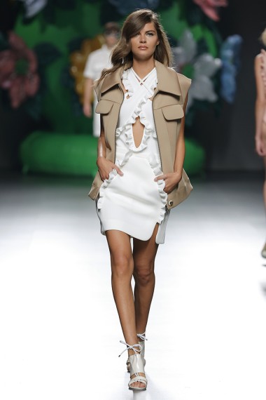 mbfwm15-mbfwmadrid p-v-2016-pasarela españa-semana de la moda madrid-ana locking-blanco y beige-aberturas
