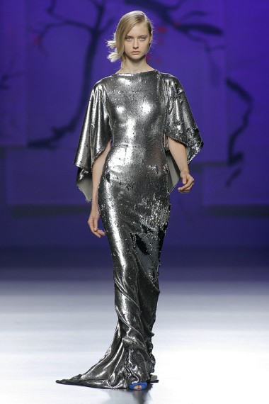 mbfwm15-mbfwmadrid p-v-2016-pasarela españa-semana de la moda madrid-ulises merida pv 2016-vestido plateado