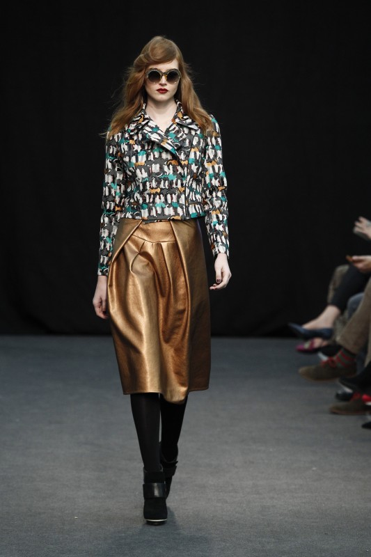 Yono_Taola_total white look-camisa blanca-pantalon blanco-angienewlook-angie reyn-missnewlook-fashion stylist-metalizado-graphic print