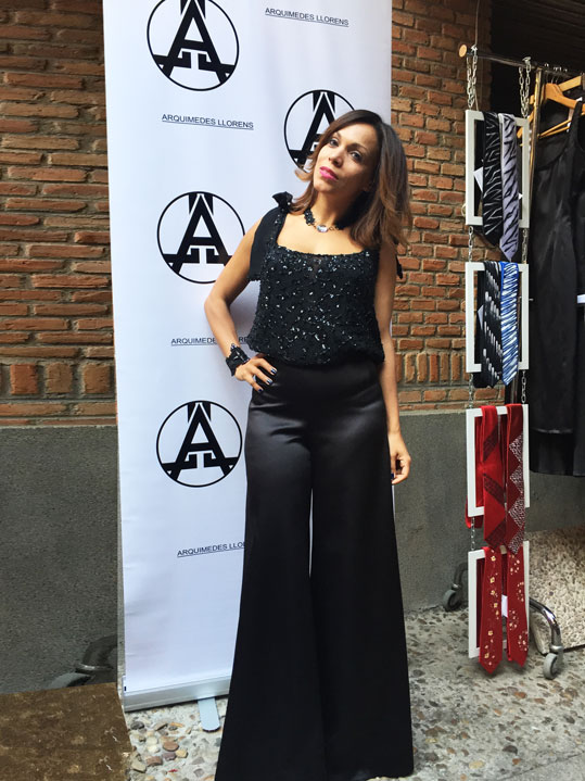 angie-pantalon-palazzo-wide-pant-legs-pailettes-top-de-lentejuelas-david-berlanas-arquimedes-llorens