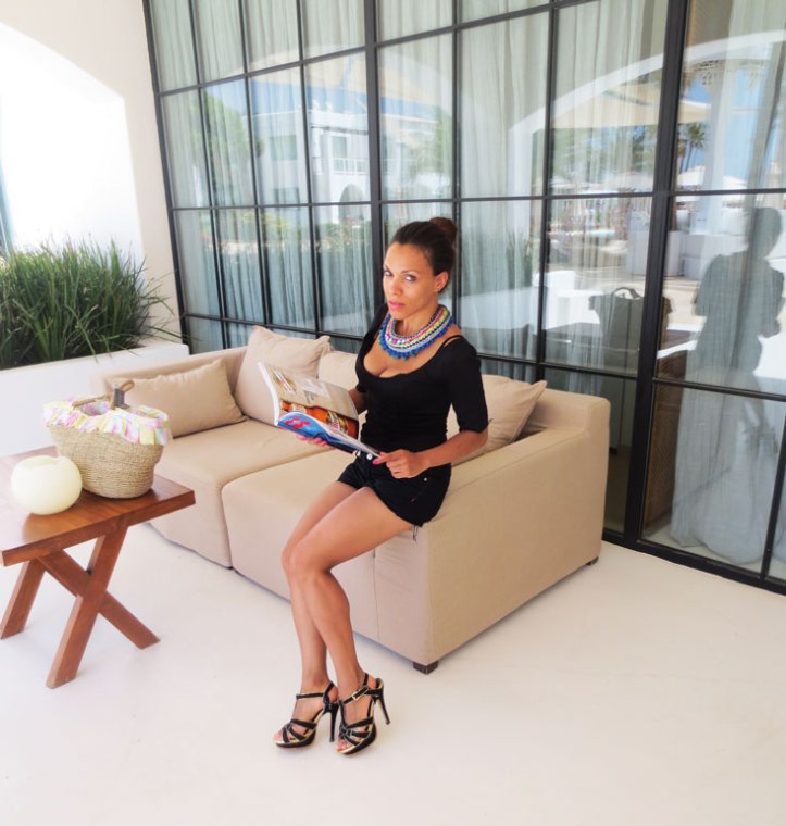 short-black-beach-club-ibiza--total-black-look-angie-anl-missnewlook-ysl