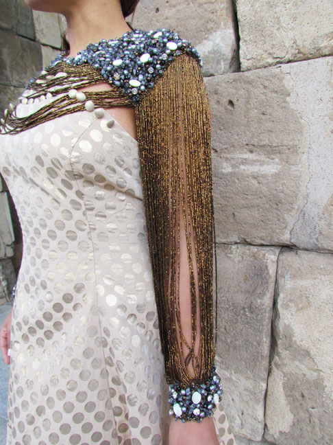 vestido-con-pedrería-bordado-vintage