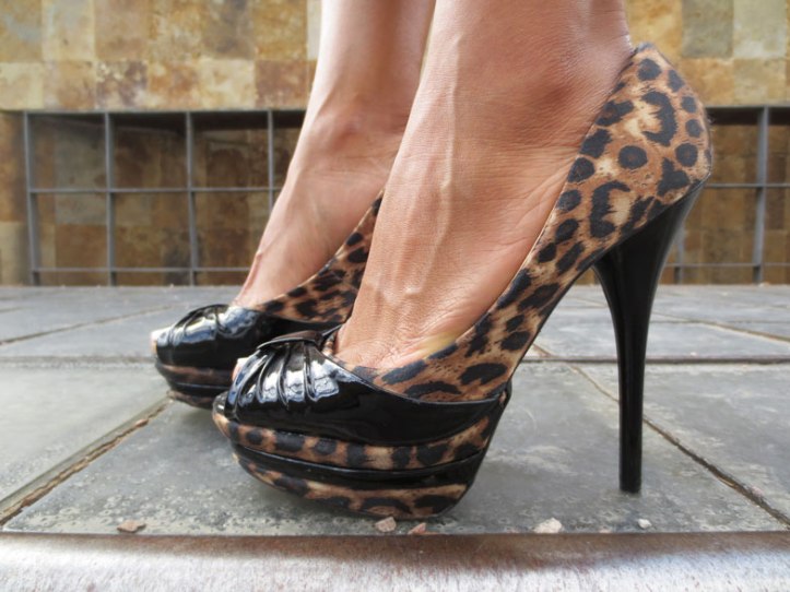 high-heels-zapatos-de-tacón-bamboo-shoes-angie-reyn-itailor-shirt