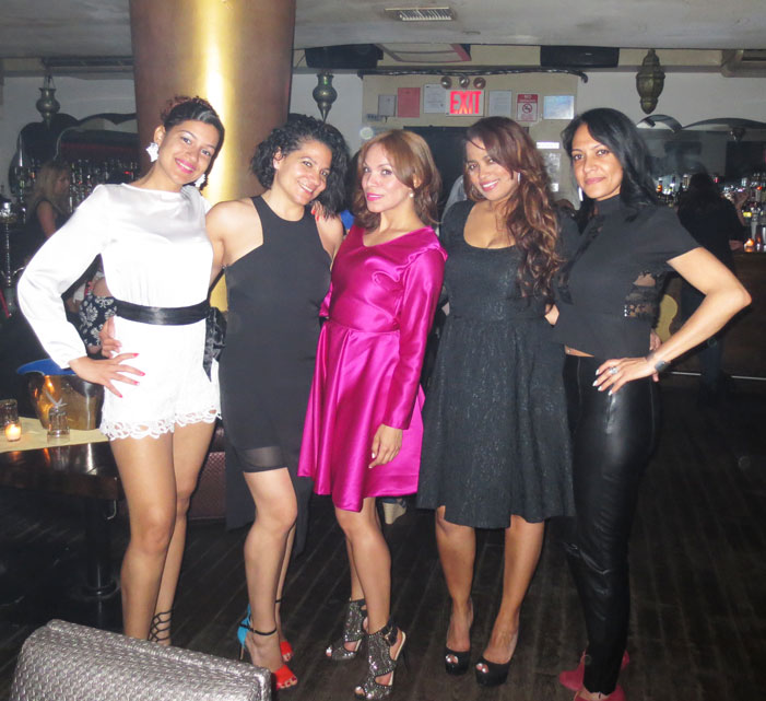 black-and-white-party-lady-in-pink-ladylike-style