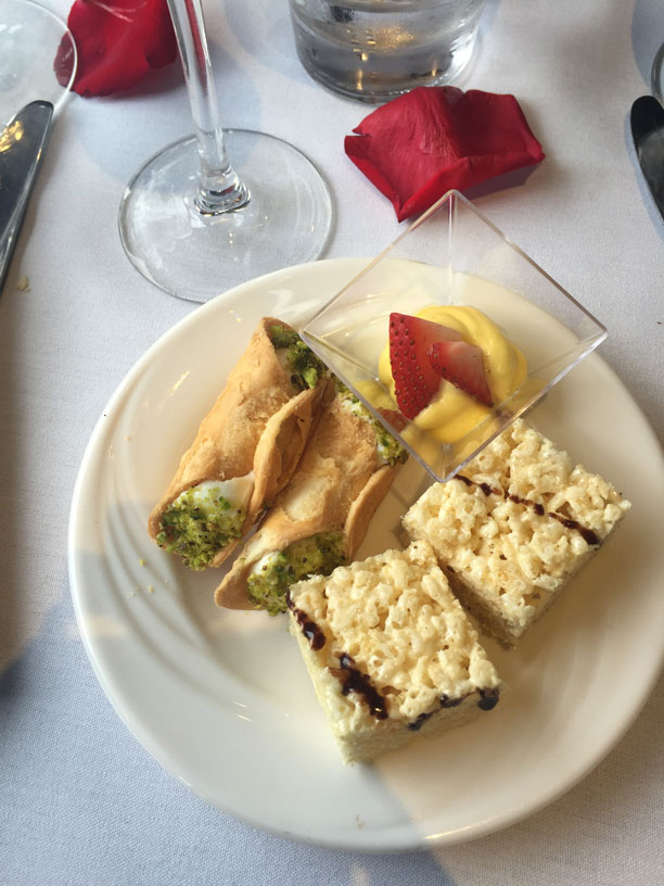 desserts-canoli-champagne-angienewlook-foodie