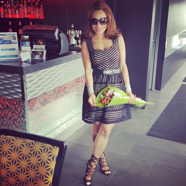 flowers-lbd-vestido-negro-sunnies-gafas-de-sol-versace-sunnies-spirit-of-new-york-cruise-brunch