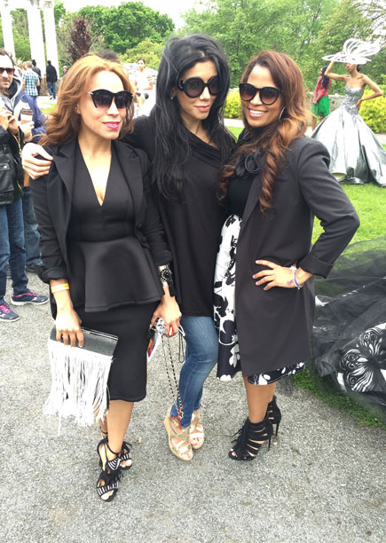 little-black-dress-cropped-sunglasses-sandals-sandallias-leny-latinas-en-new-york--irina-shabayeva-undermyer-park-yonkers