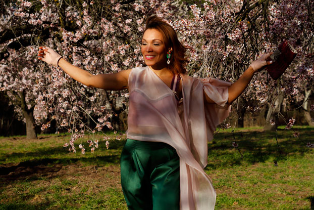 sheer-top-transparency-fashion-editorial-editorial-de-moda-pantalon-cintura-alta