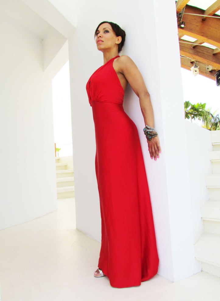angienewlook-angie-reyn-vestido-rojo-vestido-rojo-alta-costura-haute-couture-dress-vestido-arquimedes-llorens-blog-moda-destino-ibiza-destino-pacha-ibiza-resort-vestido-escote-v