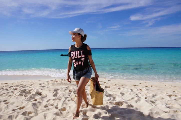 denim-short-beach-bag-swimming-pool-style-petite-style-angie-reyn-insta-famous-how-to-be-an-influencer