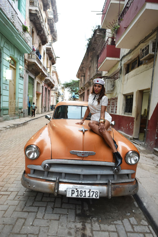 carro-antiguo-cuba-calles-de-la-habana-havana-decadency