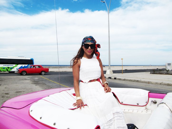 sonrisa-perfecta-perfect-smile-white-dress-vestido-blanco