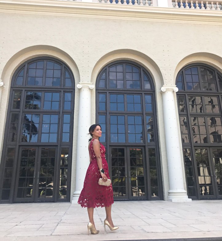 angie reyn, invitada de boda, strapless dress, zapatos de punta dorados, cavalli, manolo blahnik, charlotte olympia, vestido rome et juliet