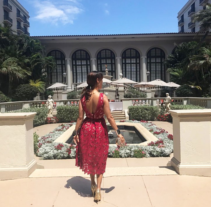 palm beach, decalogue of the perfect wedding guest, daytime wedding, headpiece use, decalogo de la invitada de bodas perfecta,