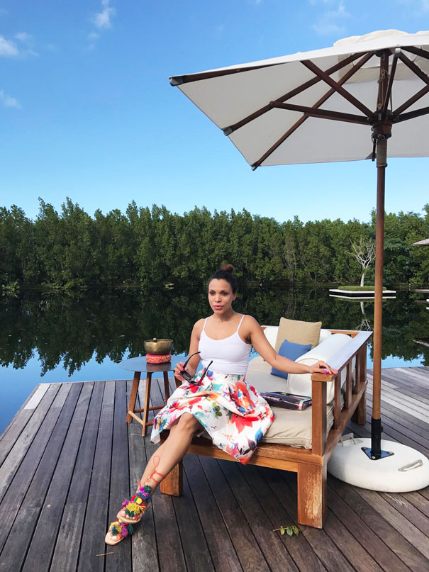 dolce and gabbana sunglasses, gafas de sol d&G, sandalias etnicas, ethnic sandals, turks and caicos