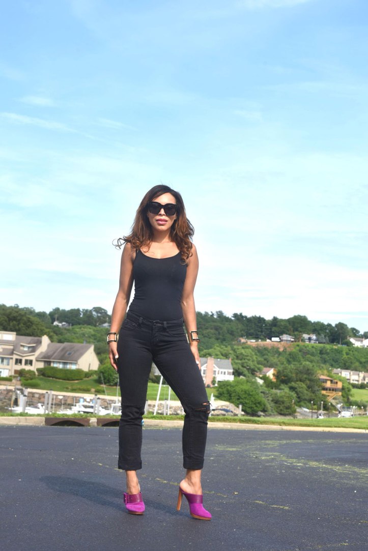 bcbg jeans, ripped jeans, t shirt