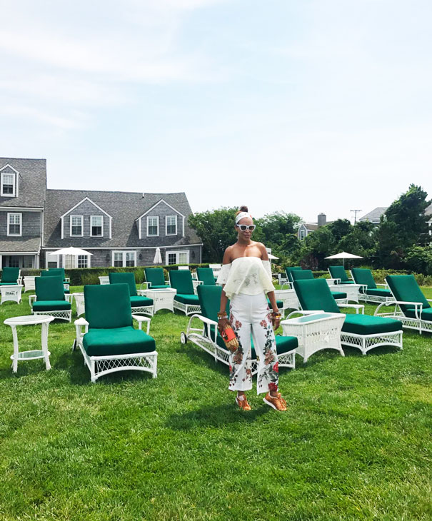total-white-look-floral-print--cropped-pants