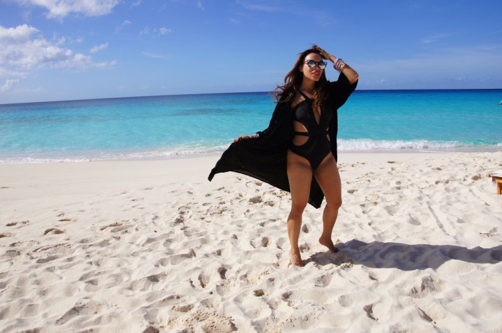 velvet-tunic-tunica-negra-de-terciopelo-playa-beach-amanyara-resort