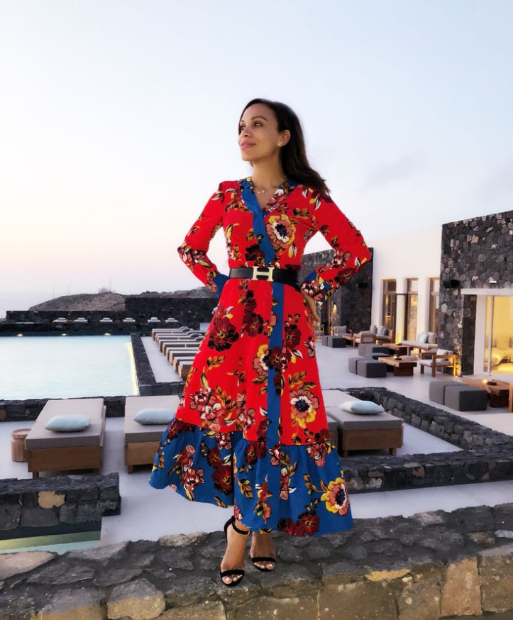 diamond-jewelry-printed-dress-vestido-estampado-hermes-buckle-luxury-belt-canaves-oia-epitome-hotel