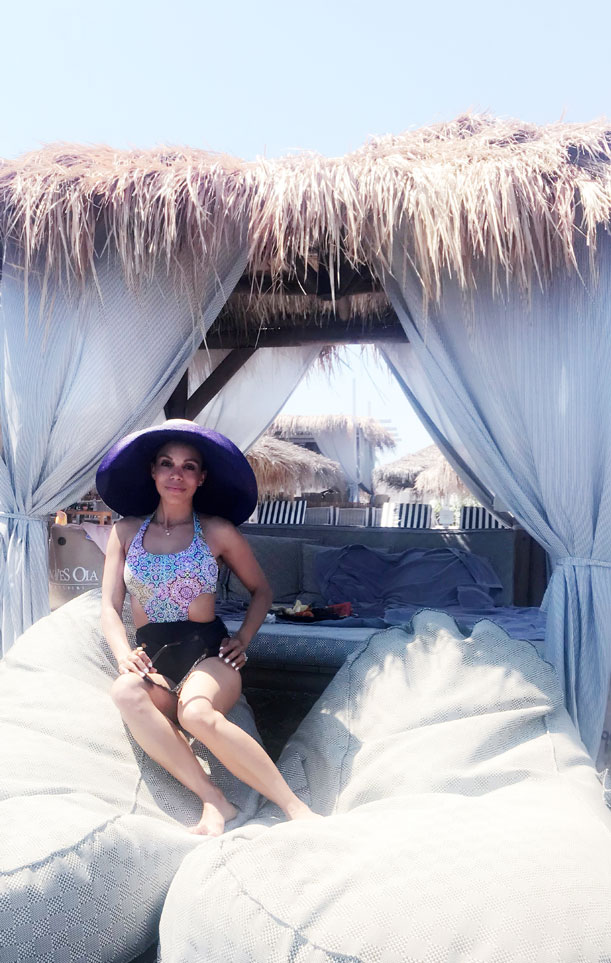 sea-gate-santorini-beach-club-cabana-in-santorini-fruit-and-sushi-angie-reyn-angienewlook