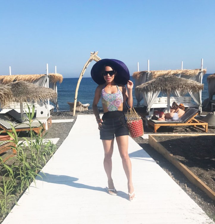 sea-gate-santorini-beach-club-summer-vacays