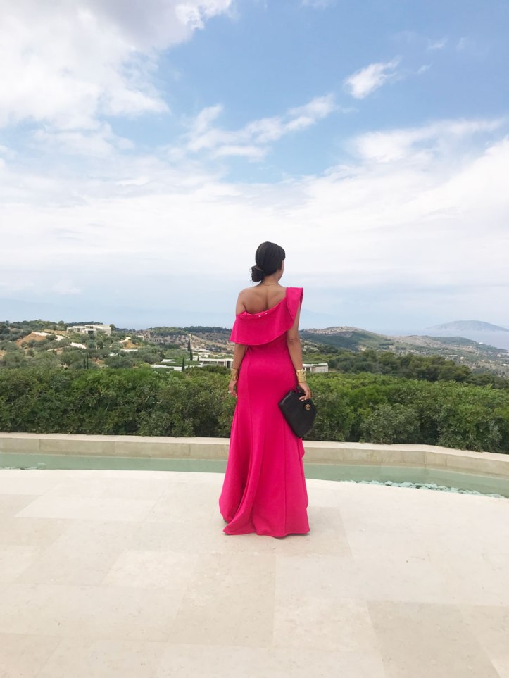amanzoe-pink-dress-peloponeso-grecia-luxury-in-greece