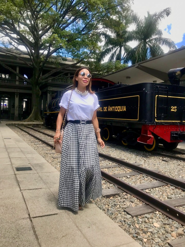 Medellin-ferrocarril-parque de las luces